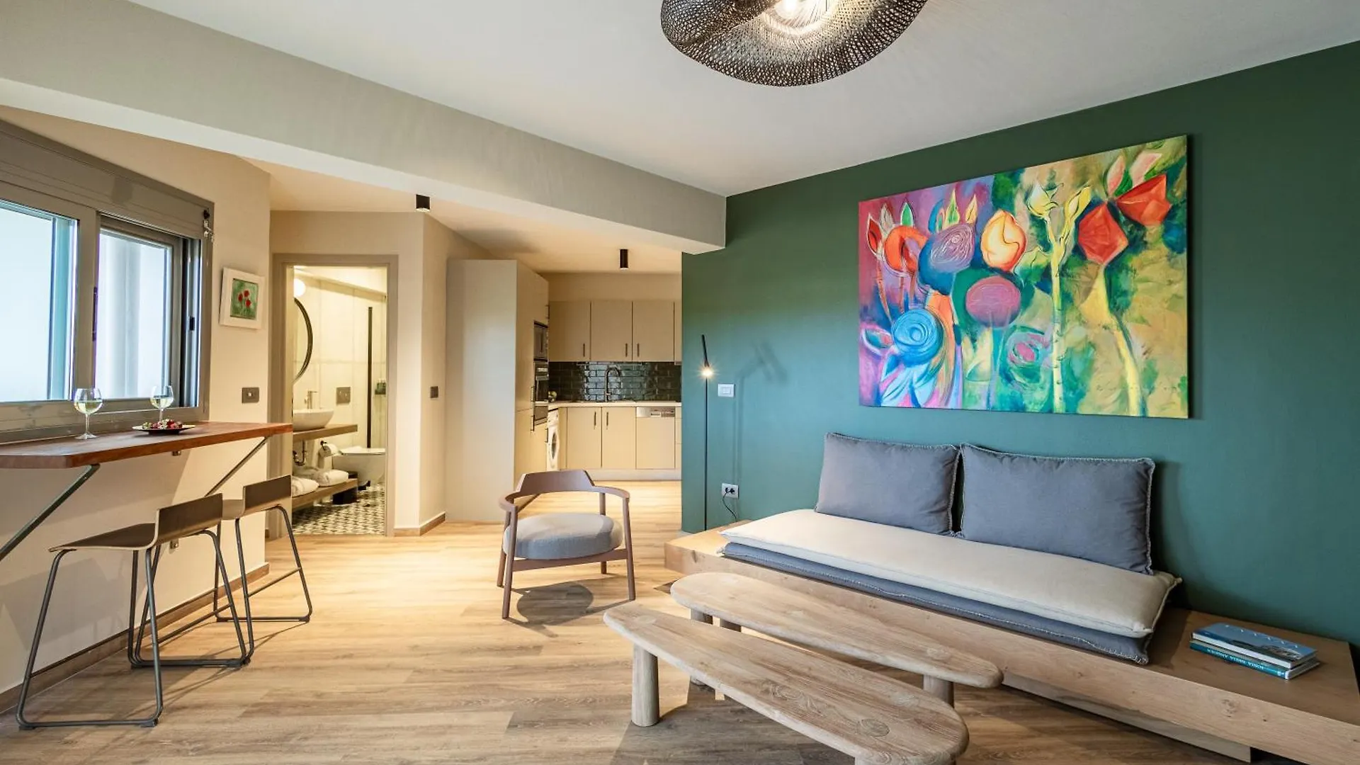 Boutique Saline Apartments - Green contacts